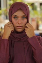 Afbeelding in Gallery-weergave laden, Burgundy Hijab Monogram