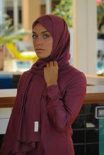 Afbeelding in Gallery-weergave laden, Burgundy Hijab Monogram